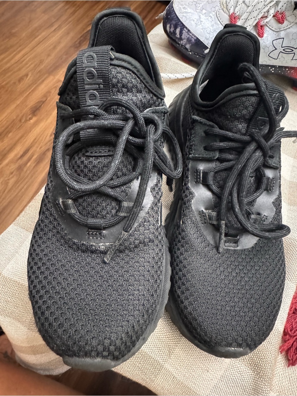 Black boys 1 Athletic Sneakers - All-Black Casual Running Shoes - Picture 4 of 5